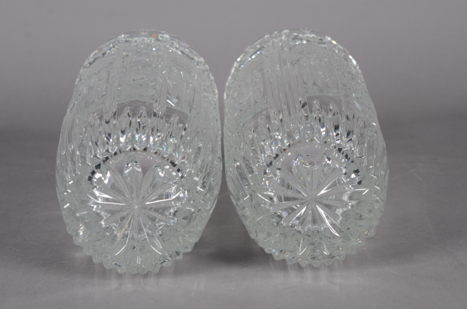 Par de vasos de cristal europeu lapidados. - foto 5 de 7
