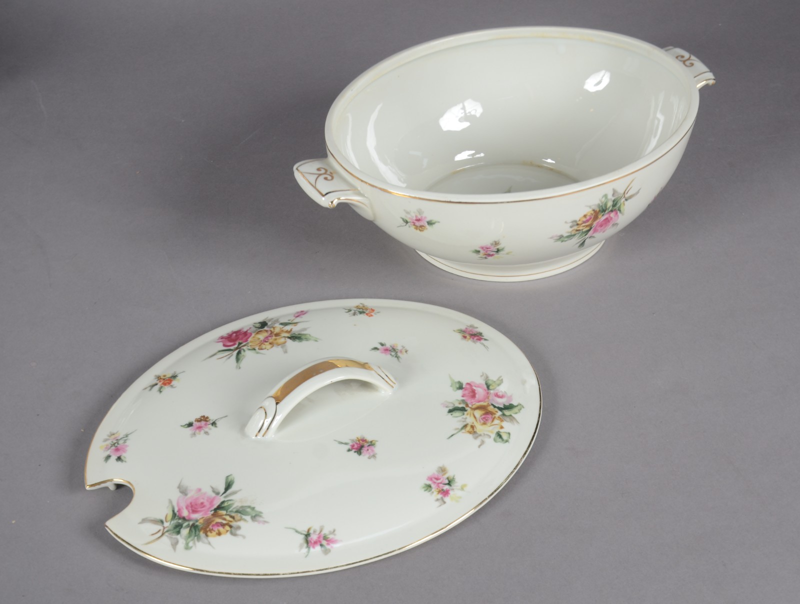 Aparelho de jantar de porcelana Ivory China, decoração floral em... - foto 7 de 11