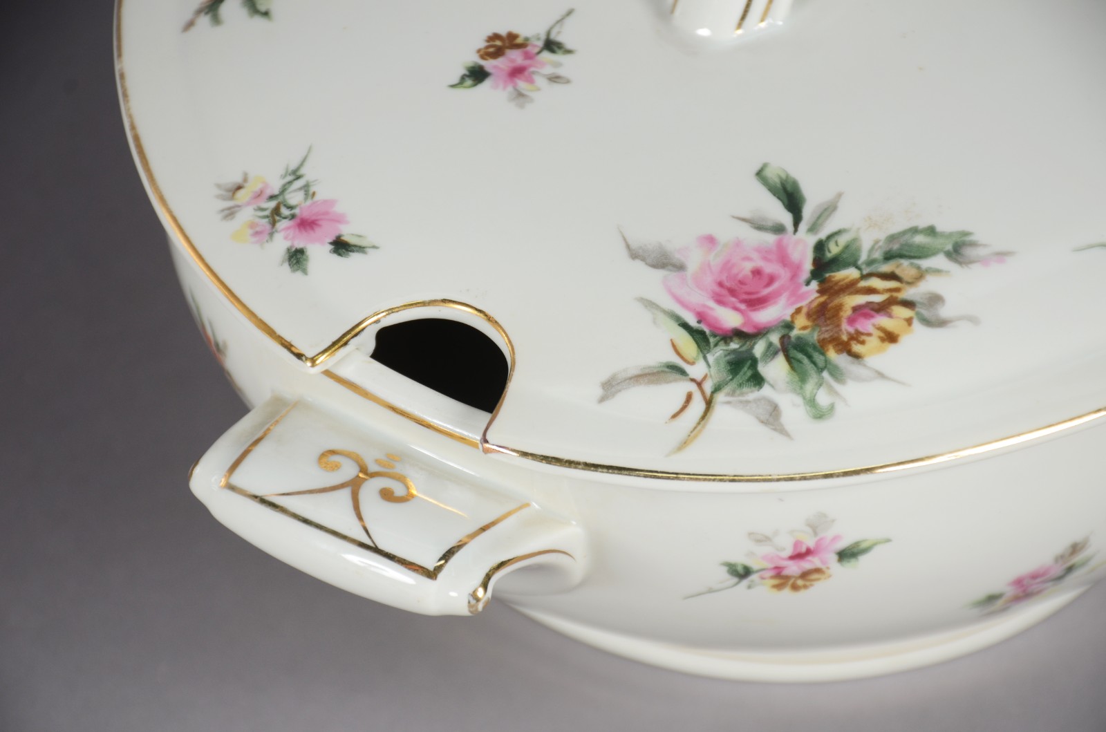 Aparelho de jantar de porcelana Ivory China, decoração floral em... - foto 8 de 11