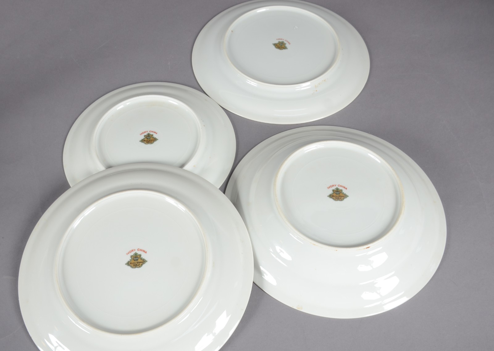 Aparelho de jantar de porcelana Ivory China, decoração floral em... - foto 9 de 11