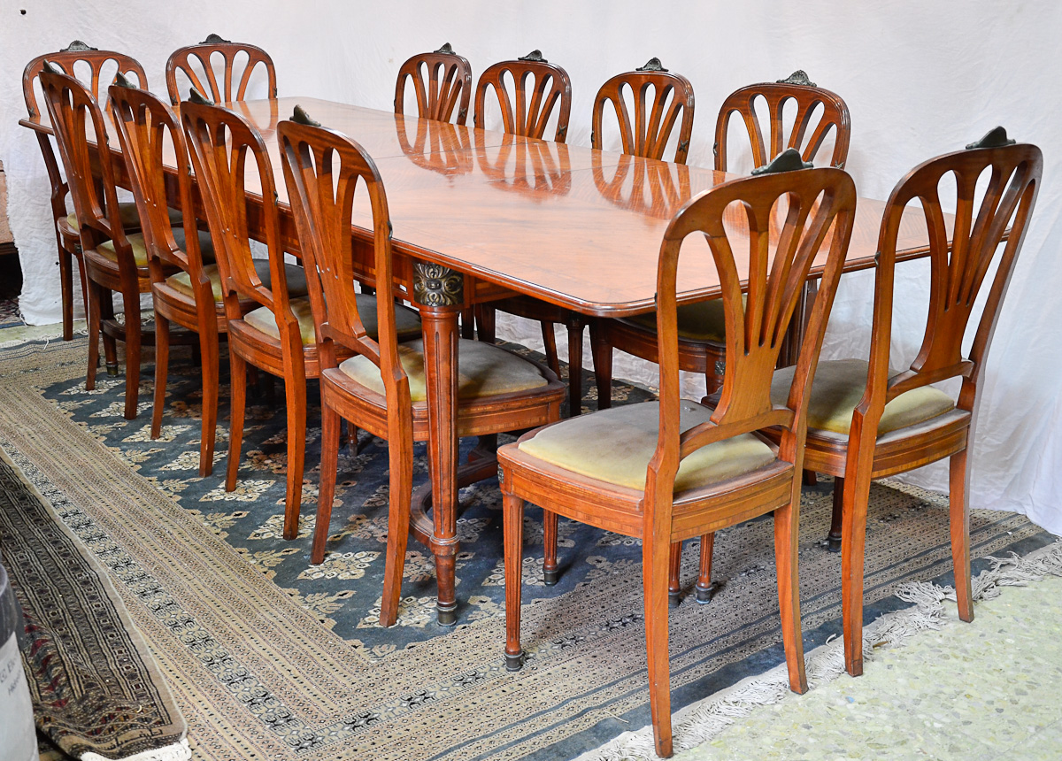 Conjunto de móveis para sala de jantar, estilo frances, de madeira... - foto 1 de 2