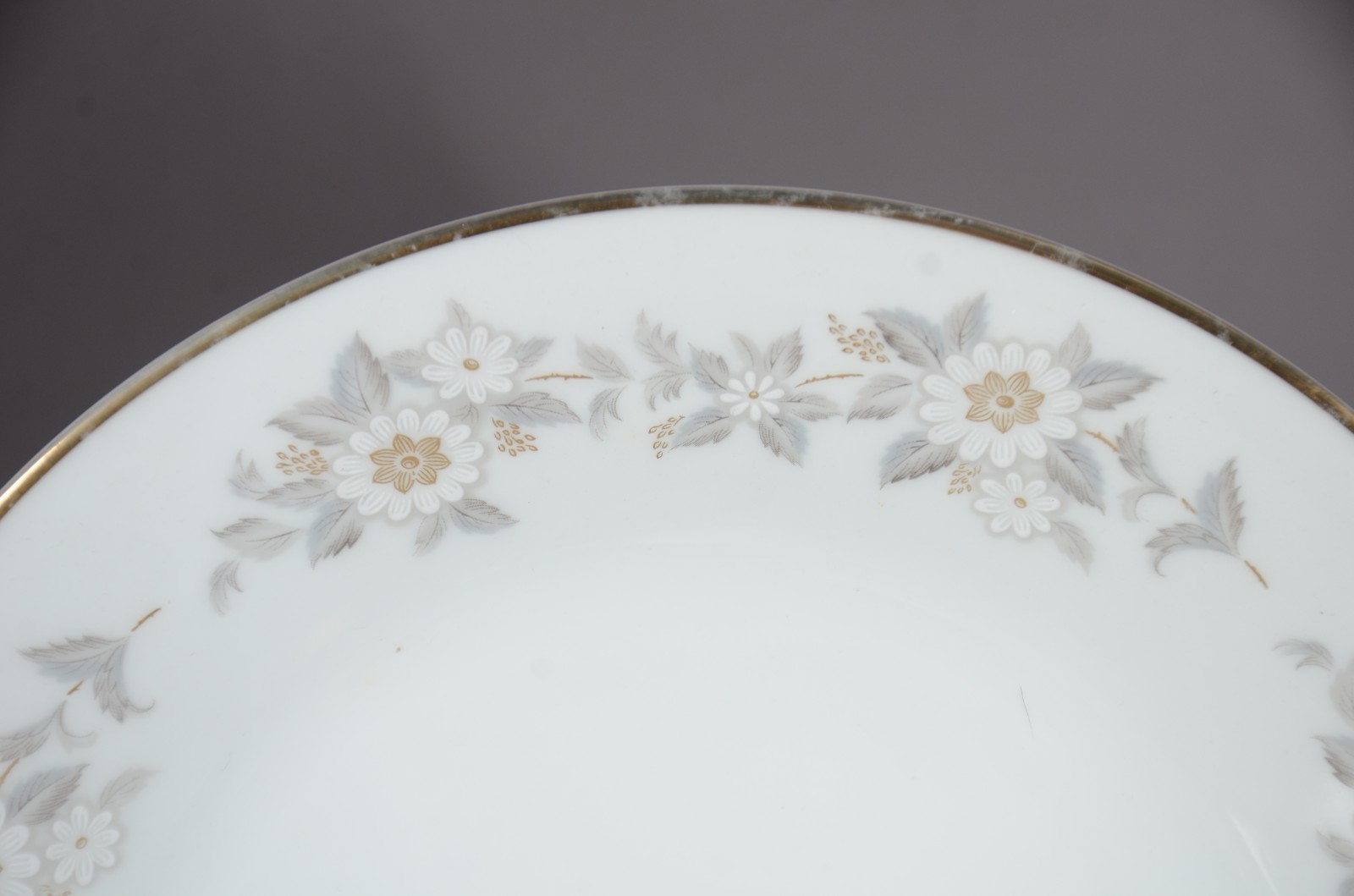 Aparelho de jantar de porcelana Noritake, composto de: 8 pratos... - foto 2 de 6