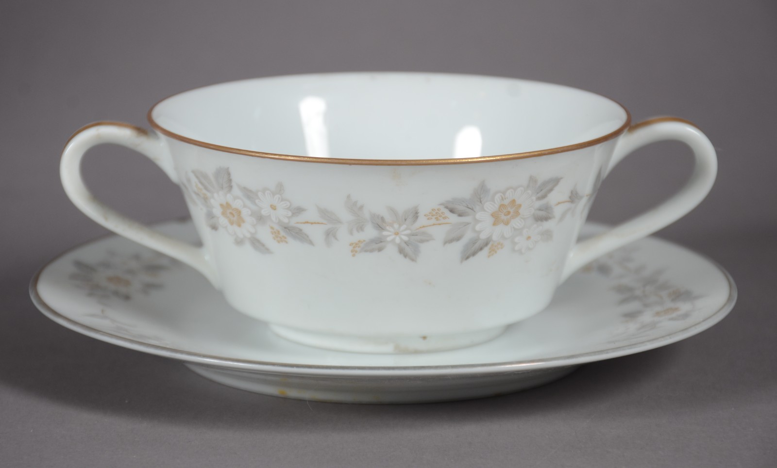 Aparelho de jantar de porcelana Noritake, composto de: 8 pratos... - foto 4 de 6