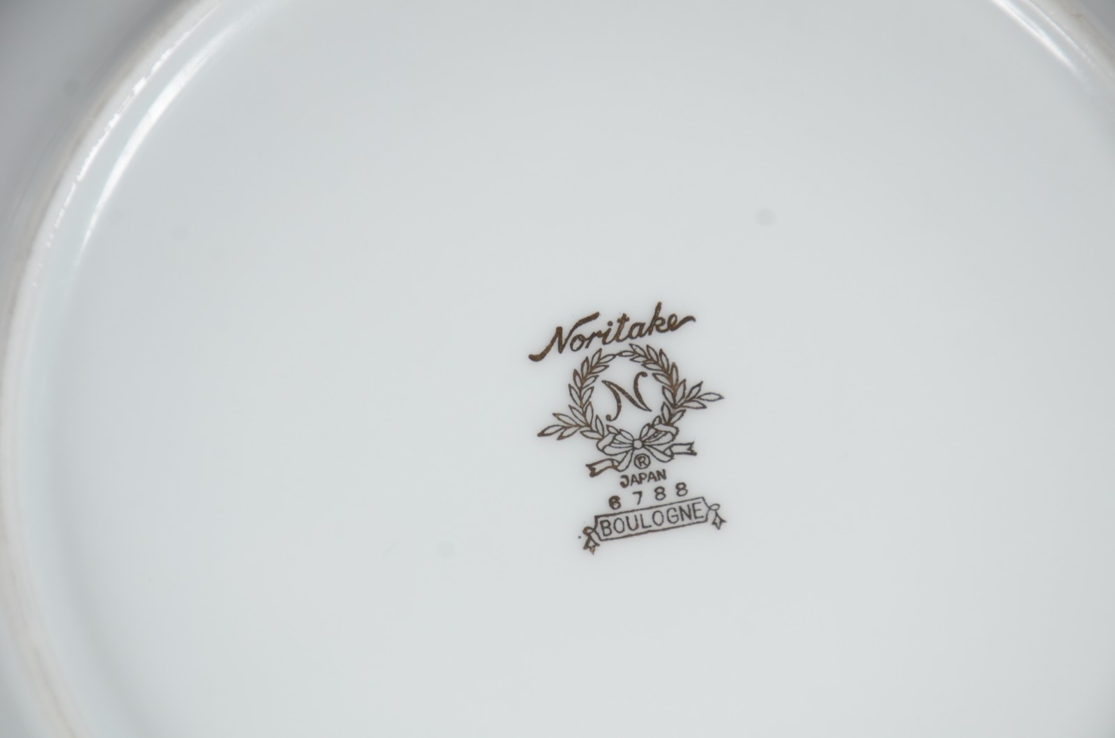 Aparelho de jantar de porcelana Noritake, composto de: 8 pratos... - foto 6 de 6