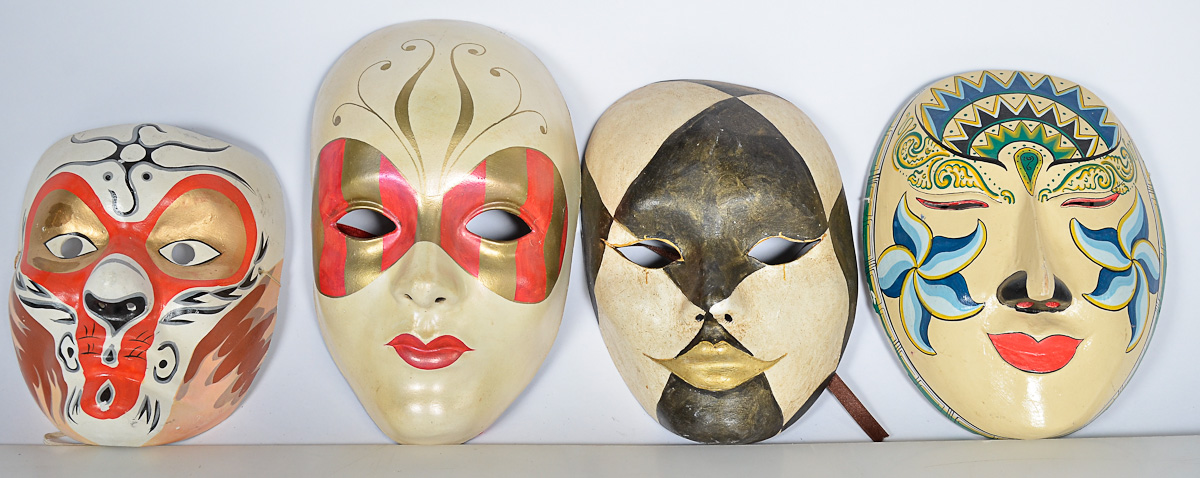 Conjunto com 4 máscaras carnavalescas italianas.
