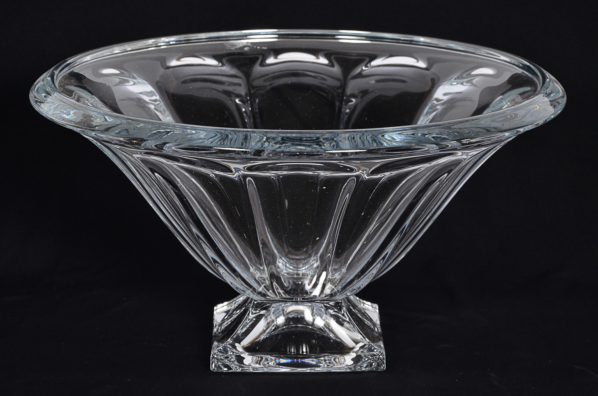 Fruteira de cristal europeu facetado, alt.20 diam.37 cm.