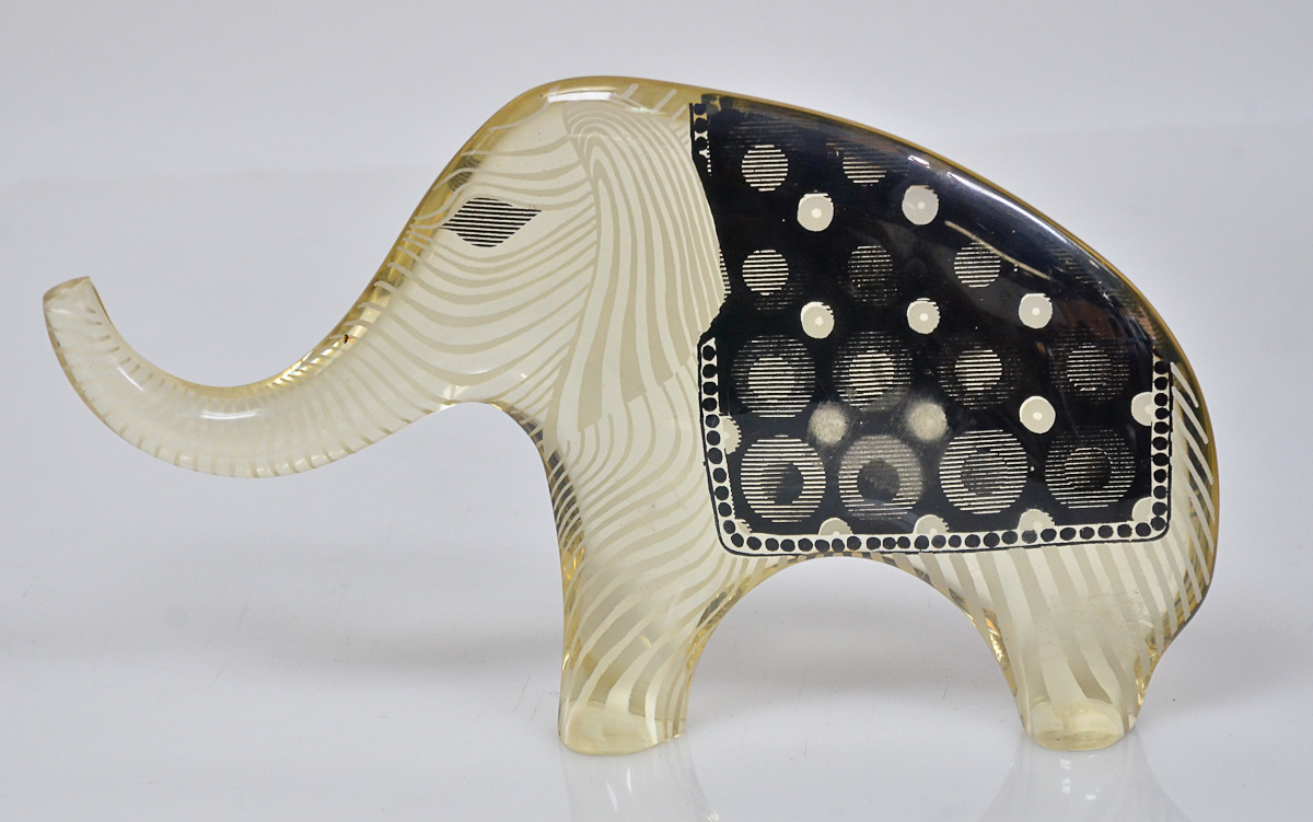 PALATNIK - Estatueta em resina de poliester repres. Elefante, alt. 15...