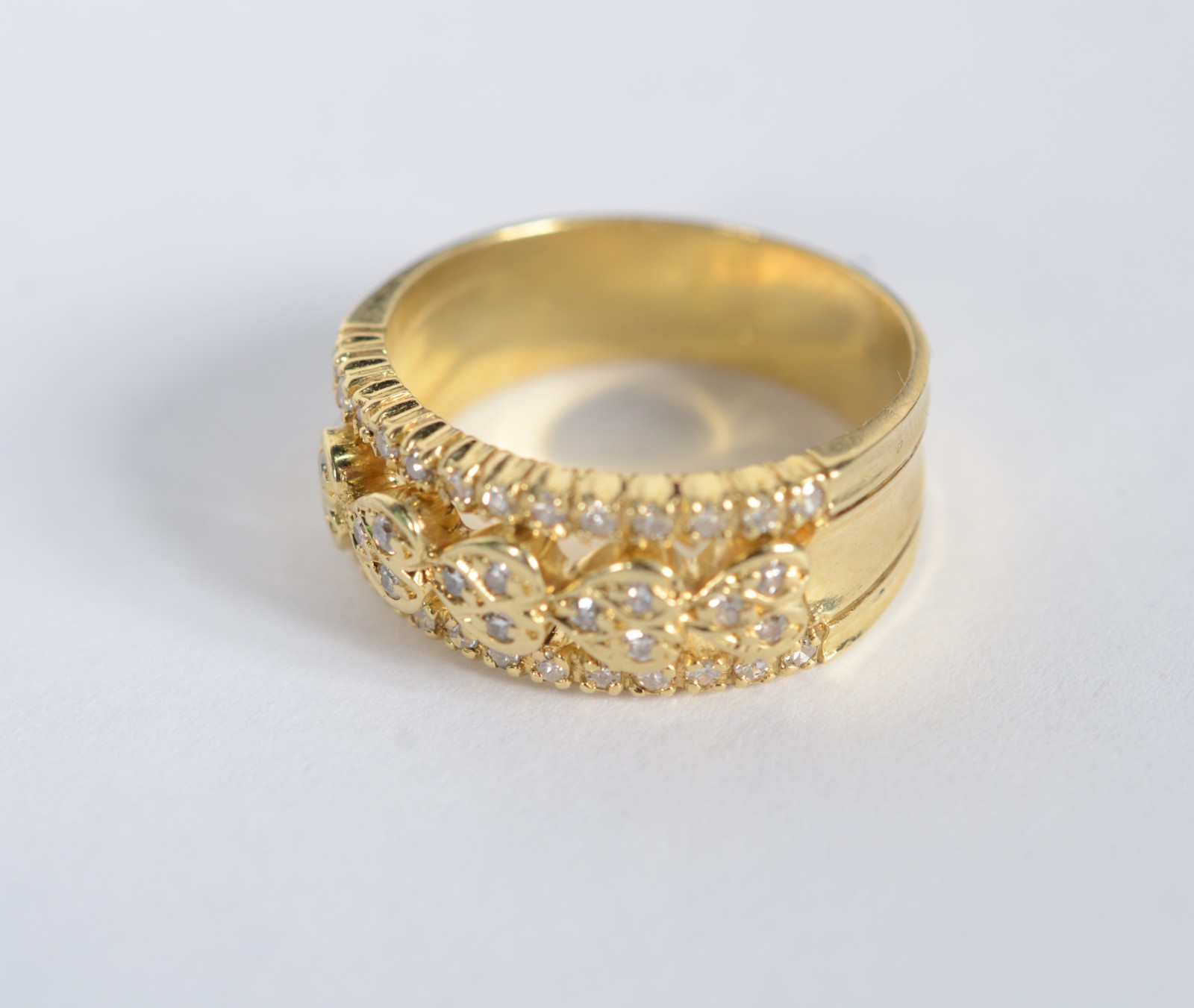Anel de ouro 18k., contraste 750 cravejado de brilhantes, aro 15... - foto 1 de 9