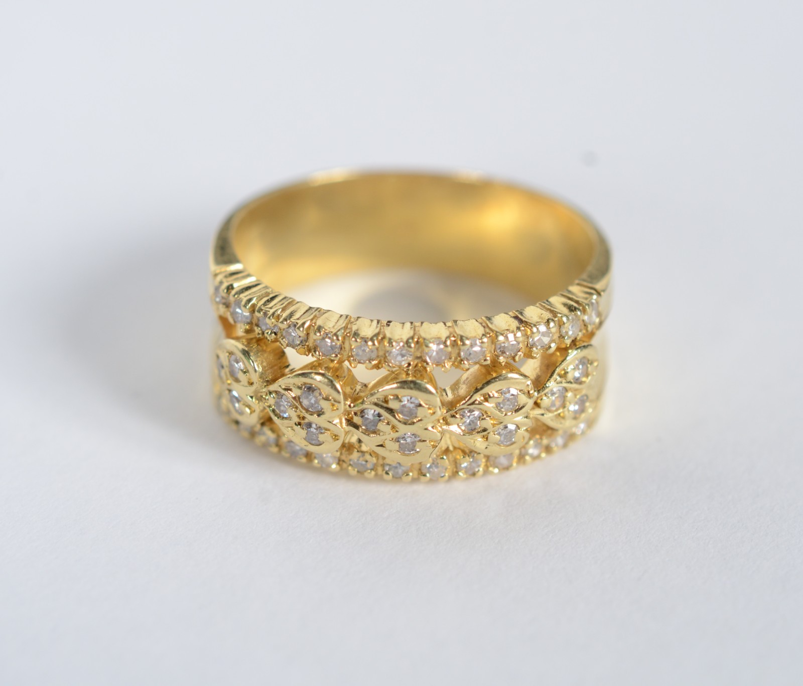 Anel de ouro 18k., contraste 750 cravejado de brilhantes, aro 15... - foto 2 de 9