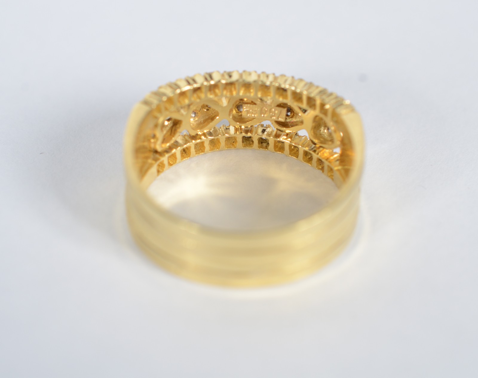 Anel de ouro 18k., contraste 750 cravejado de brilhantes, aro 15... - foto 4 de 9