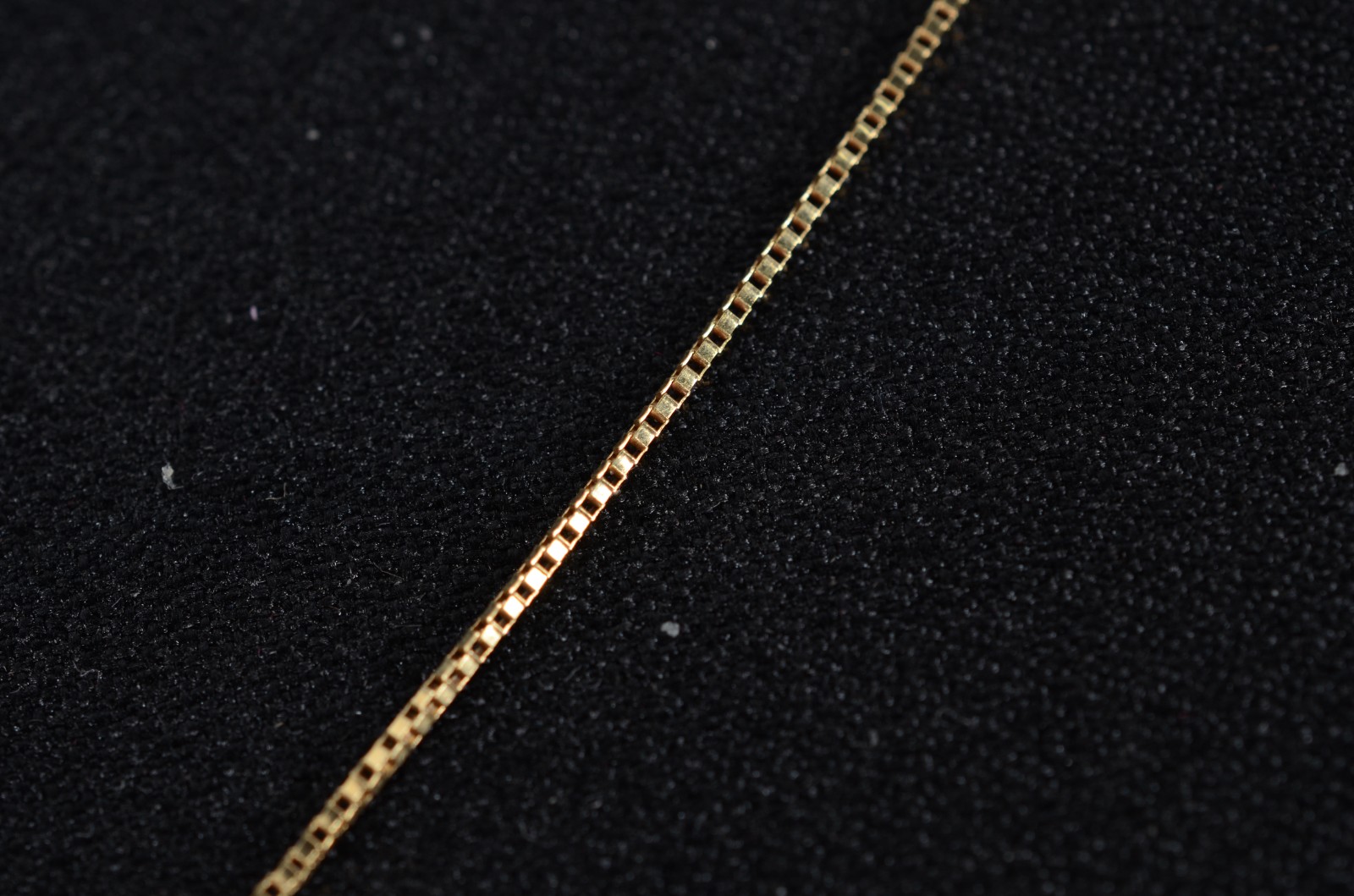 Colar de ouro 18k., contraste 750 com pendente Sacro. (Por motivos de... - foto 4 de 8