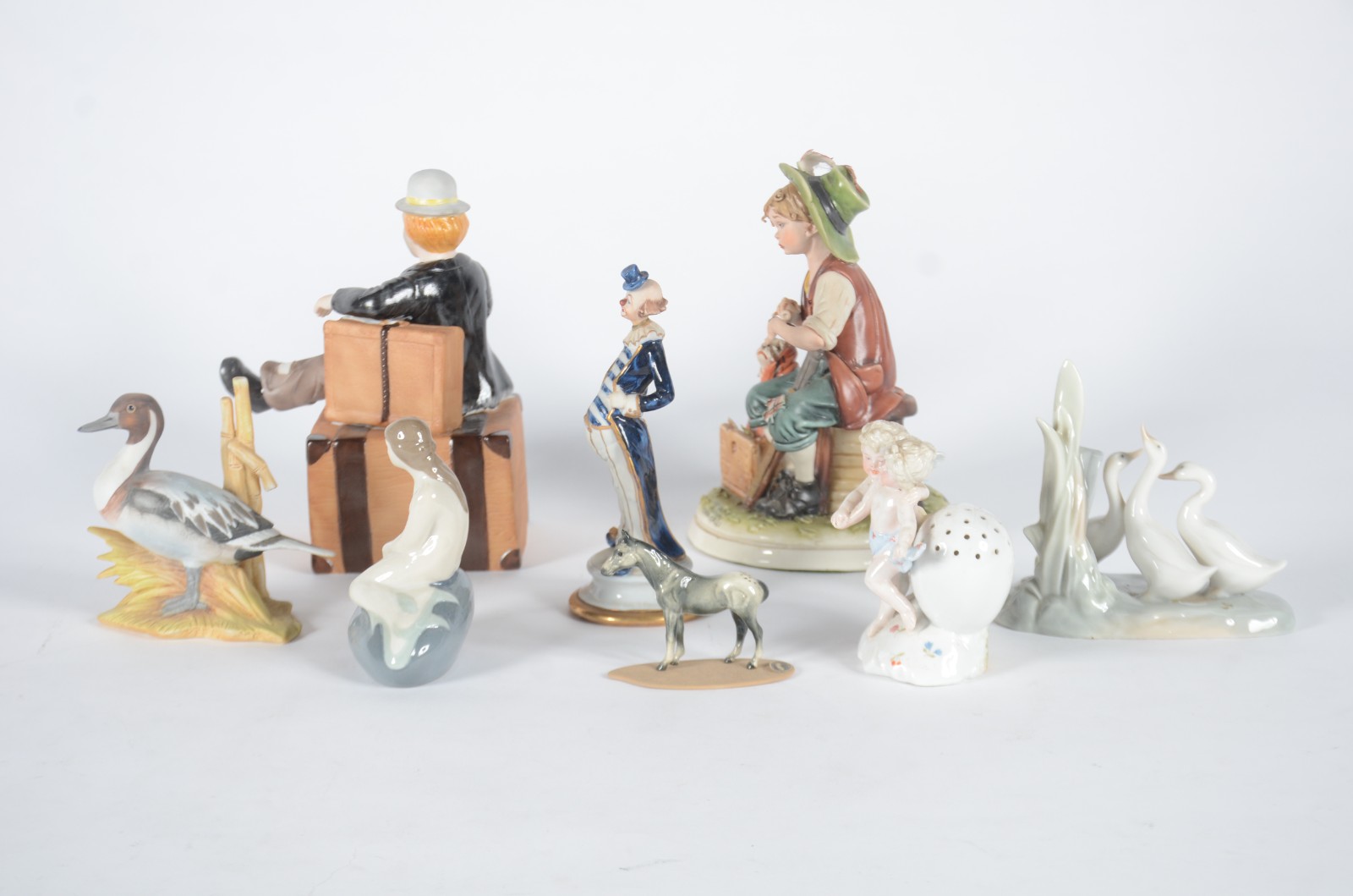 Sete esculturas diversas de porcelana, sendo: Figura de bêbado... - foto 4 de 11