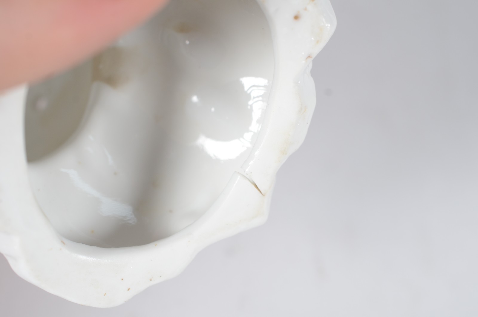 Sete esculturas diversas de porcelana, sendo: Figura de bêbado... - foto 9 de 11