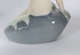Sete esculturas diversas de porcelana, sendo: F... - Sete esculturas diversas de porcelana, sendo: Figura de bêbado; criança com cachorro; palhaço italiano assinado Edoardo Tasca; grupo de cisnes; ...
