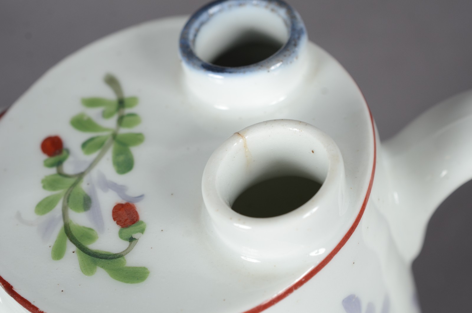 Seis peças diversas de porcelana, sendo: jarra francesa "Appareil à... - foto 6 de 11