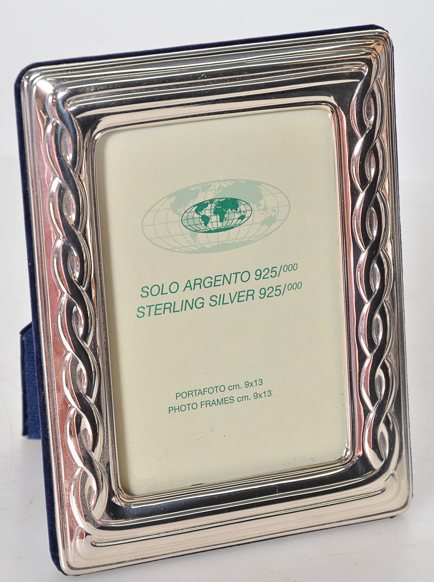 Porta retrato de prata italiana Sterling 925 mls, med.ext.18 x 14 cm.