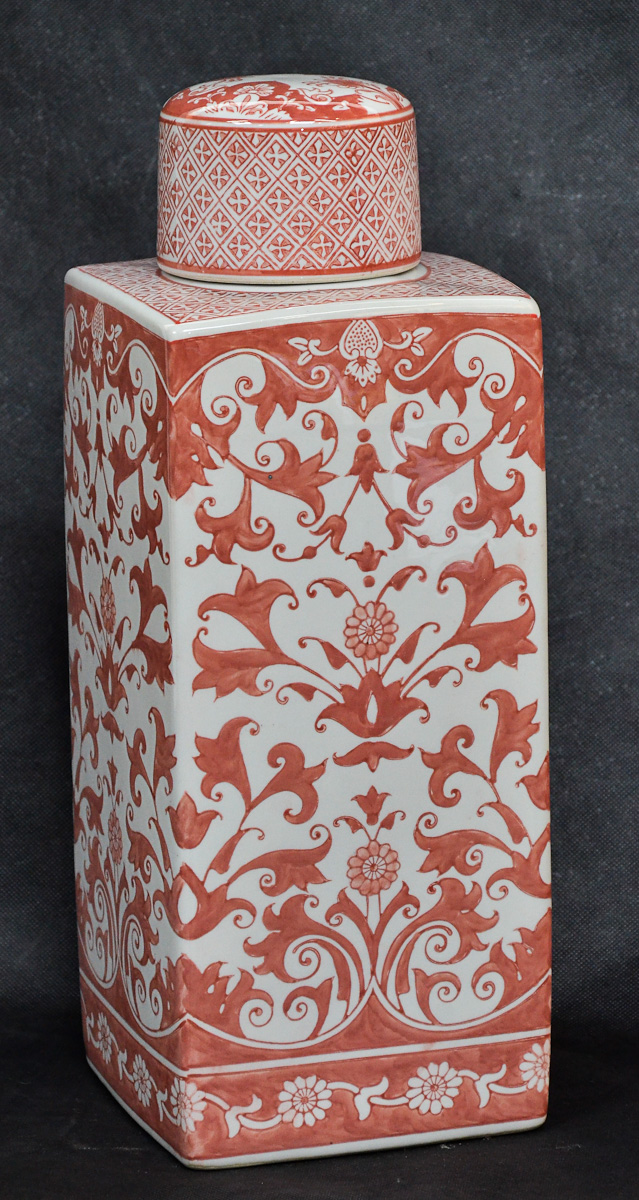 Potiche de porcelana oriental branca com flores na cor salmon, alt...
