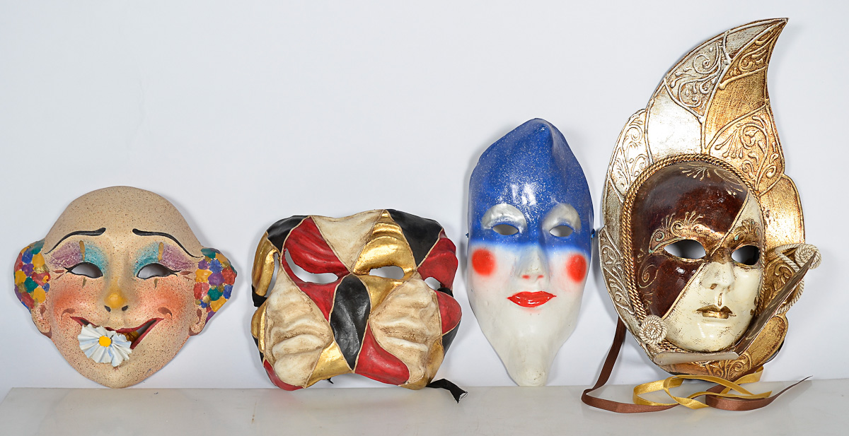 Conjunto com 4 máscaras carnavalescas italianas.