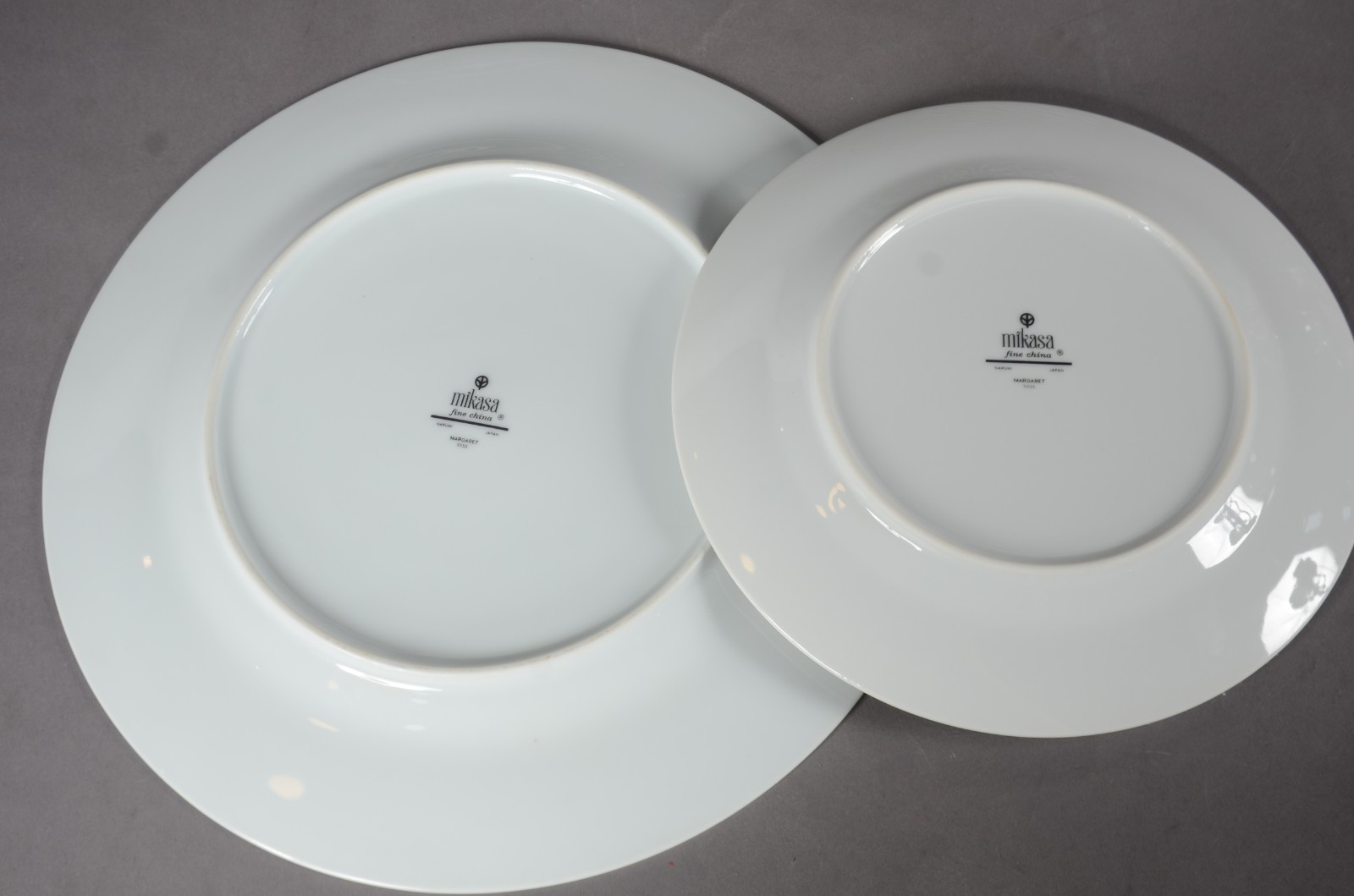 Conjunto de jantar de porcelana Mikasa, decorado com guirlanda... - foto 4 de 5