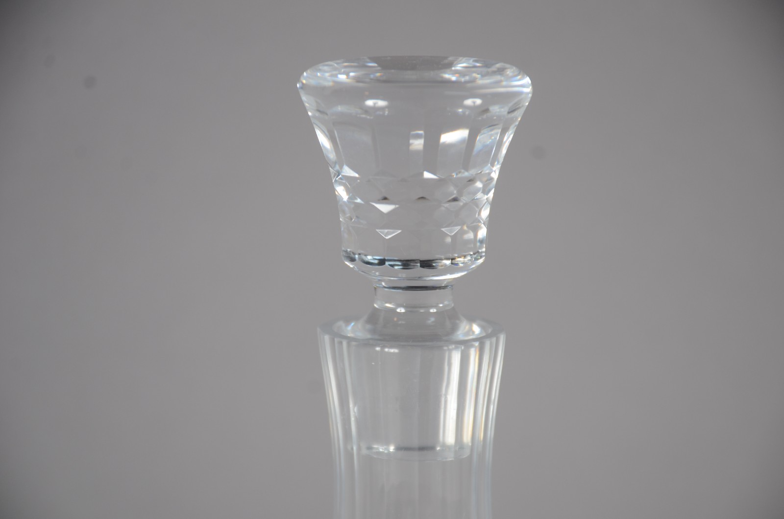 Captain Decanter de cristal europeu facetado. - foto 2 de 5