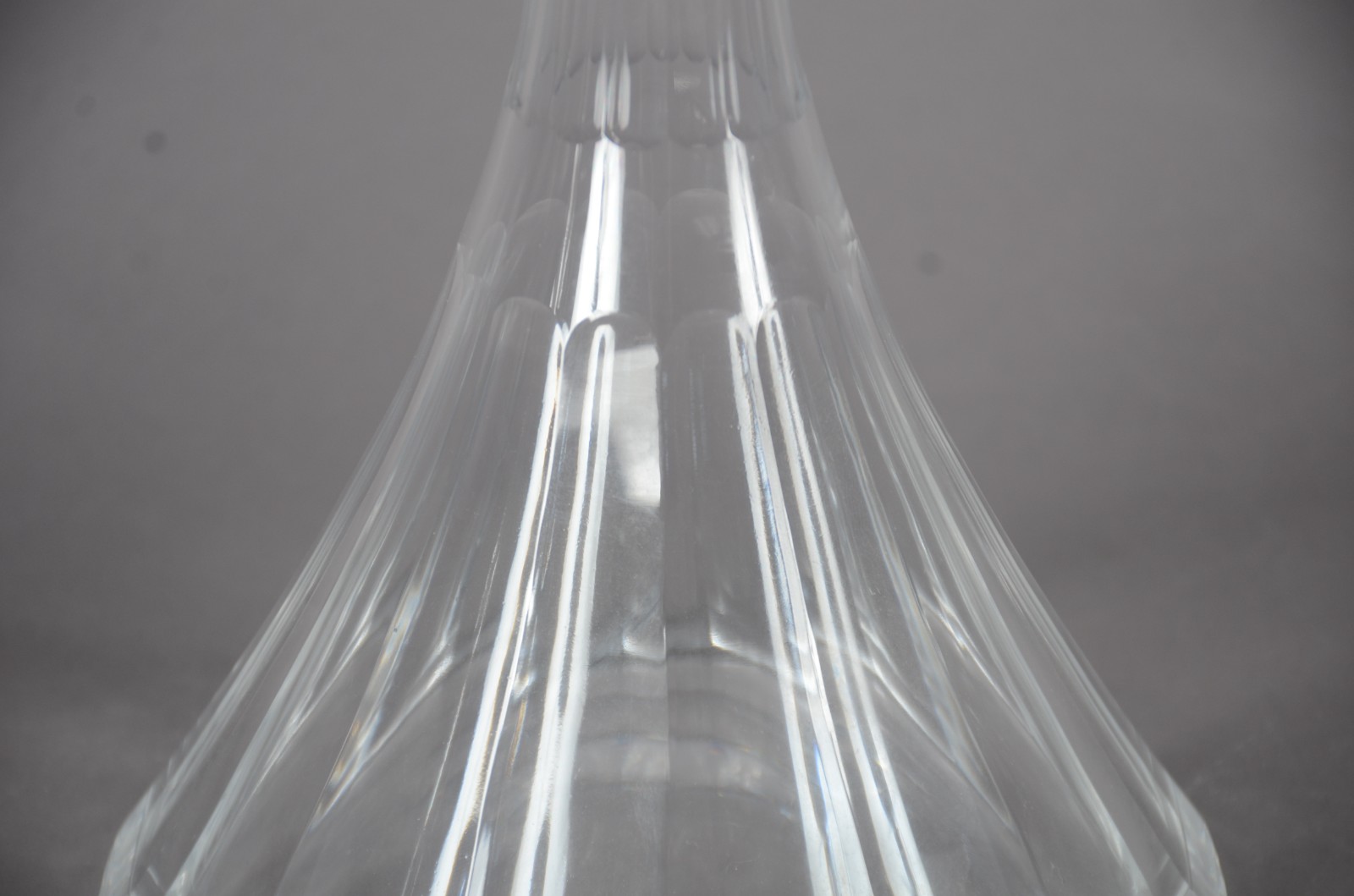 Captain Decanter de cristal europeu facetado. - foto 3 de 5