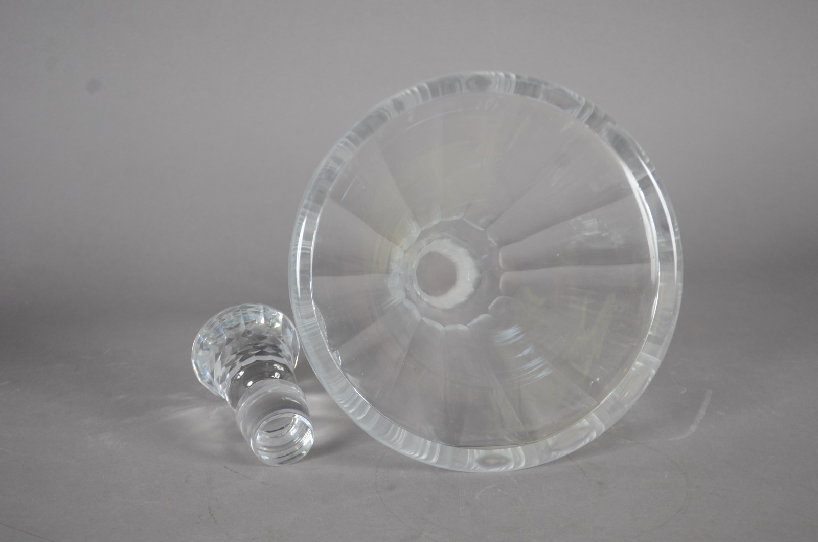 Captain Decanter de cristal europeu facetado. - foto 5 de 5