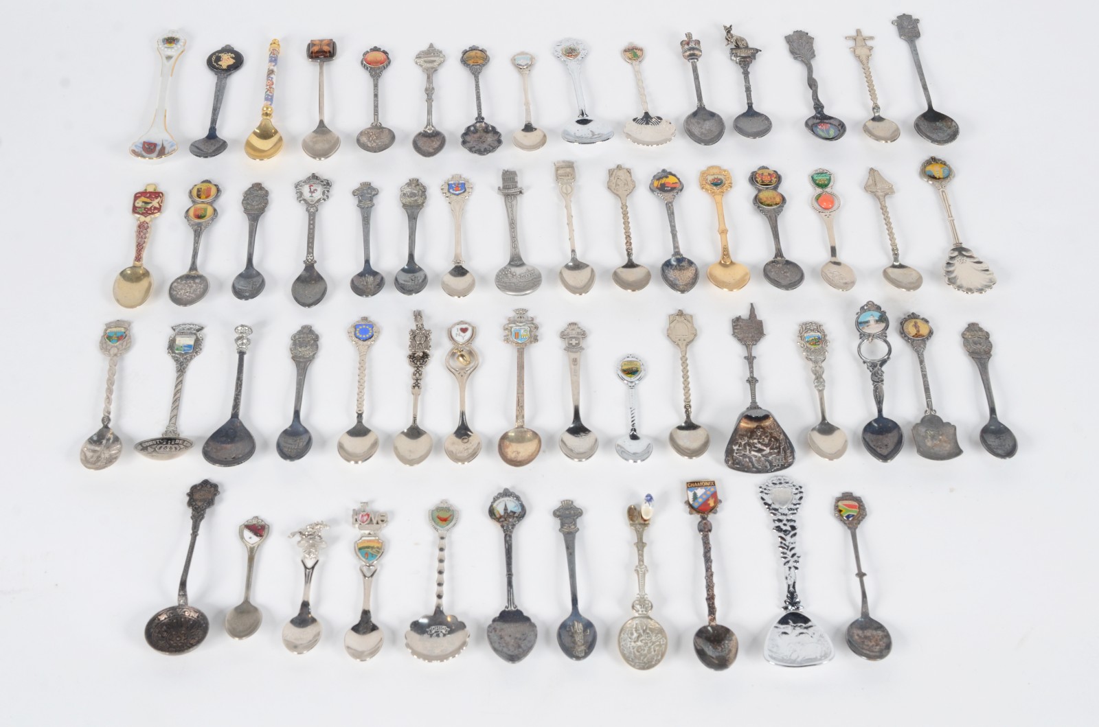 Conjunto com 58 de colheres de chá e café de metal, lembranças de... - foto 1 de 10