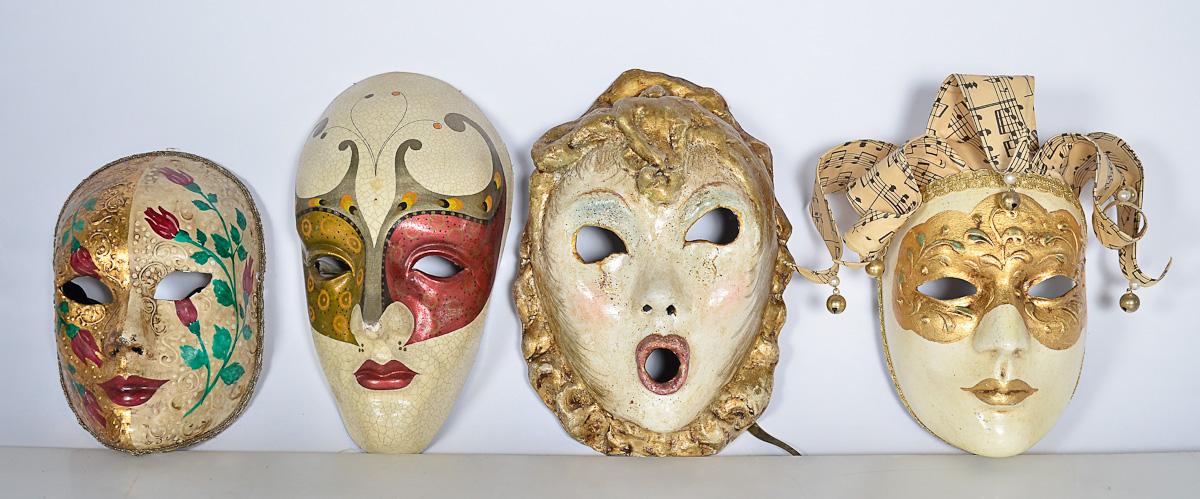 Conjunto com 4 máscaras carnavalescas italianas.