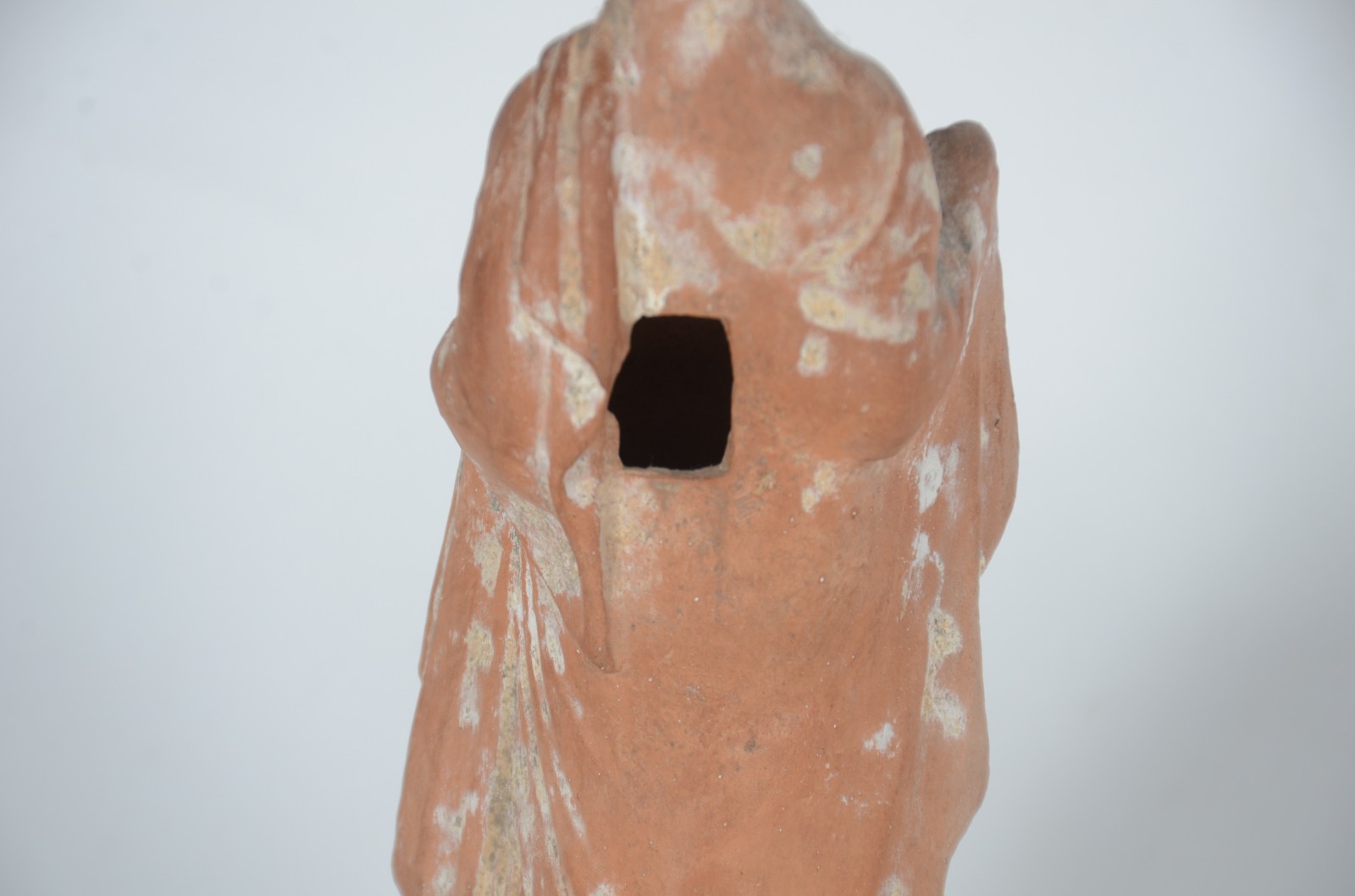 Imagem de "Santa" de terracota. Com desgastes. - foto 6 de 8