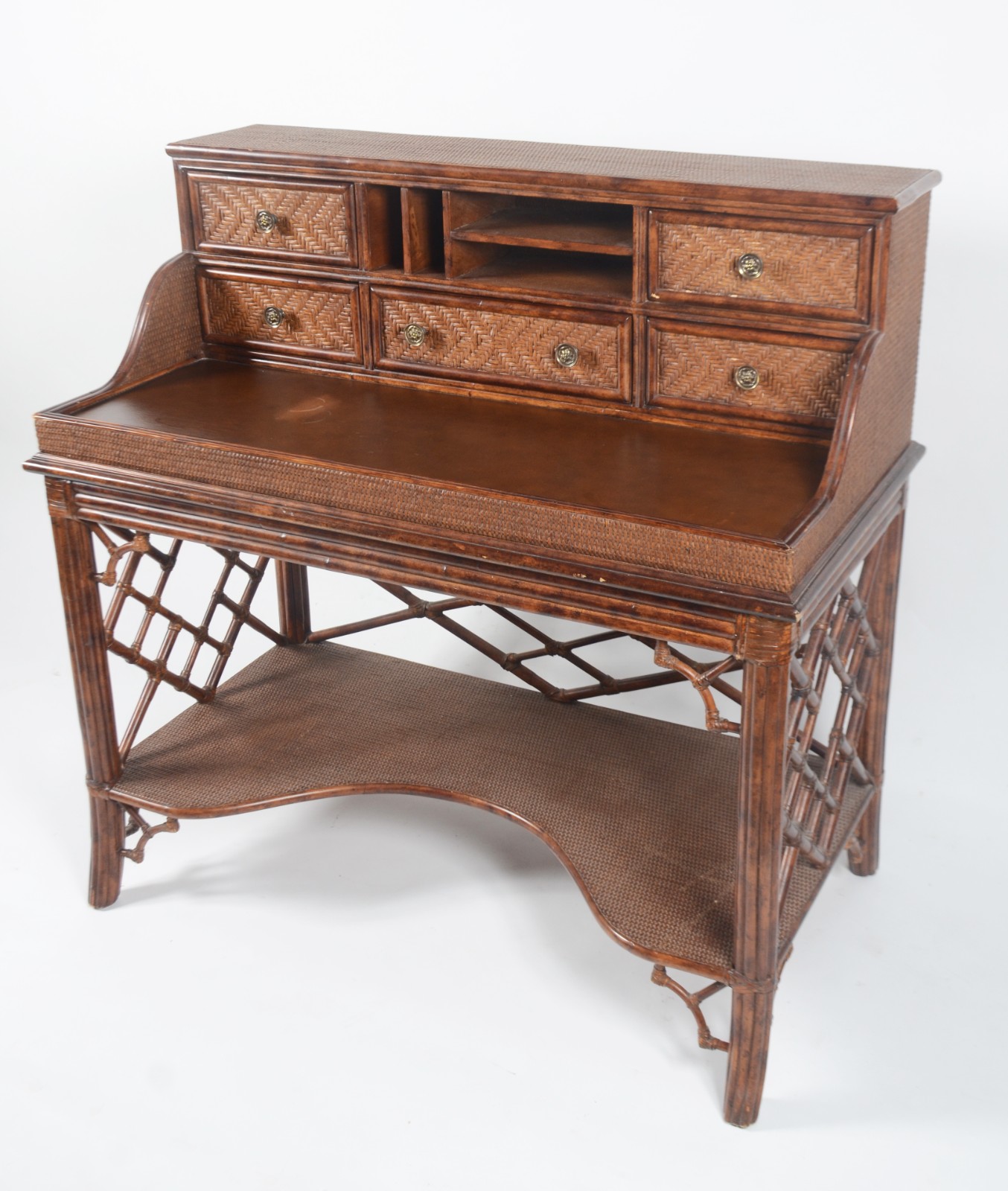 Mesa escrivaninha de madeira com rattan, alçada com 5 gavetinhas e... - foto 1 de 8