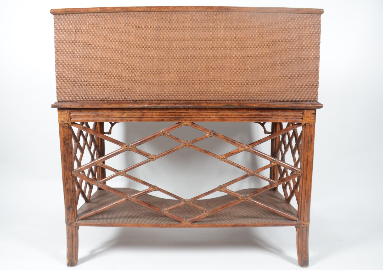 Mesa escrivaninha de madeira com rattan, alçada com 5 gavetinhas e... - foto 6 de 8