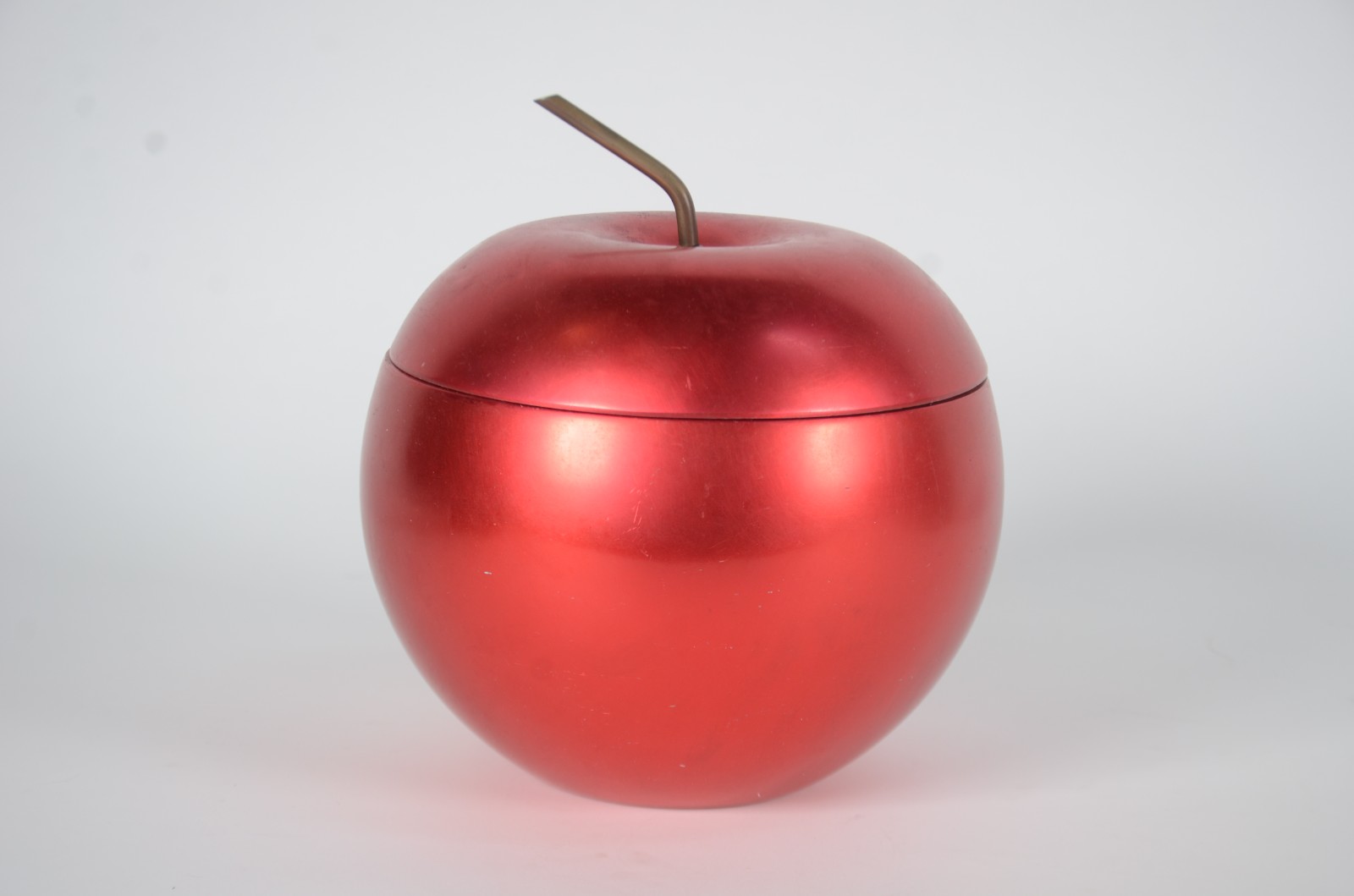 Balde para gelo feitio maçã de metal vermelho com interior de vidro... - foto 1 de 4