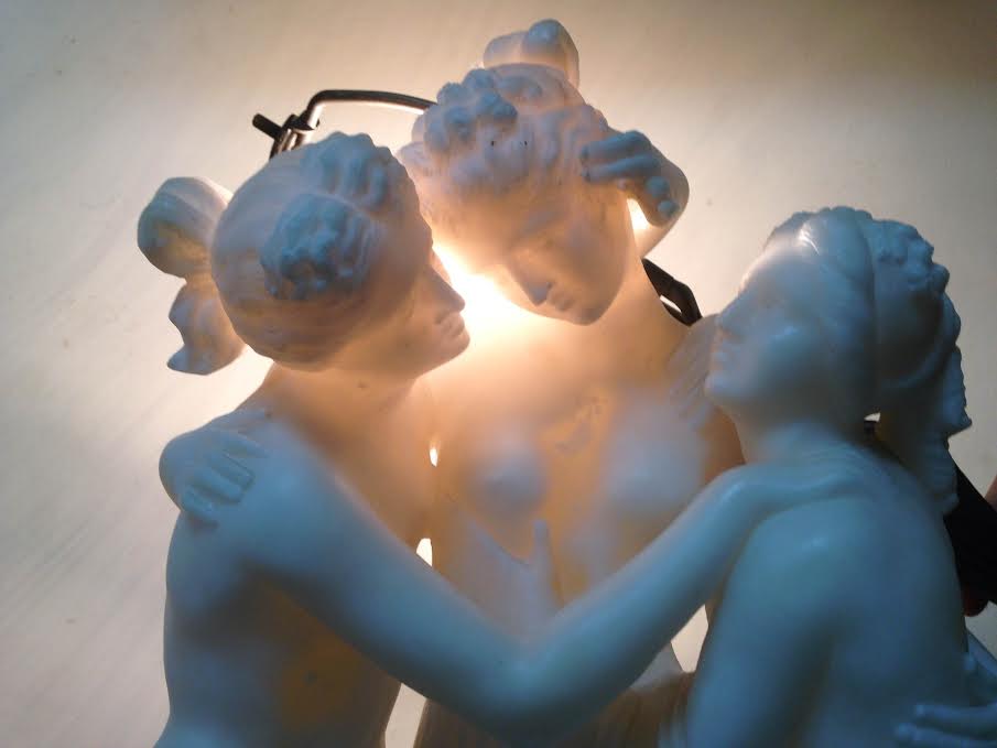 Escultura de alabastro representando "Três Graças". Altura 56... - foto 4 de 5