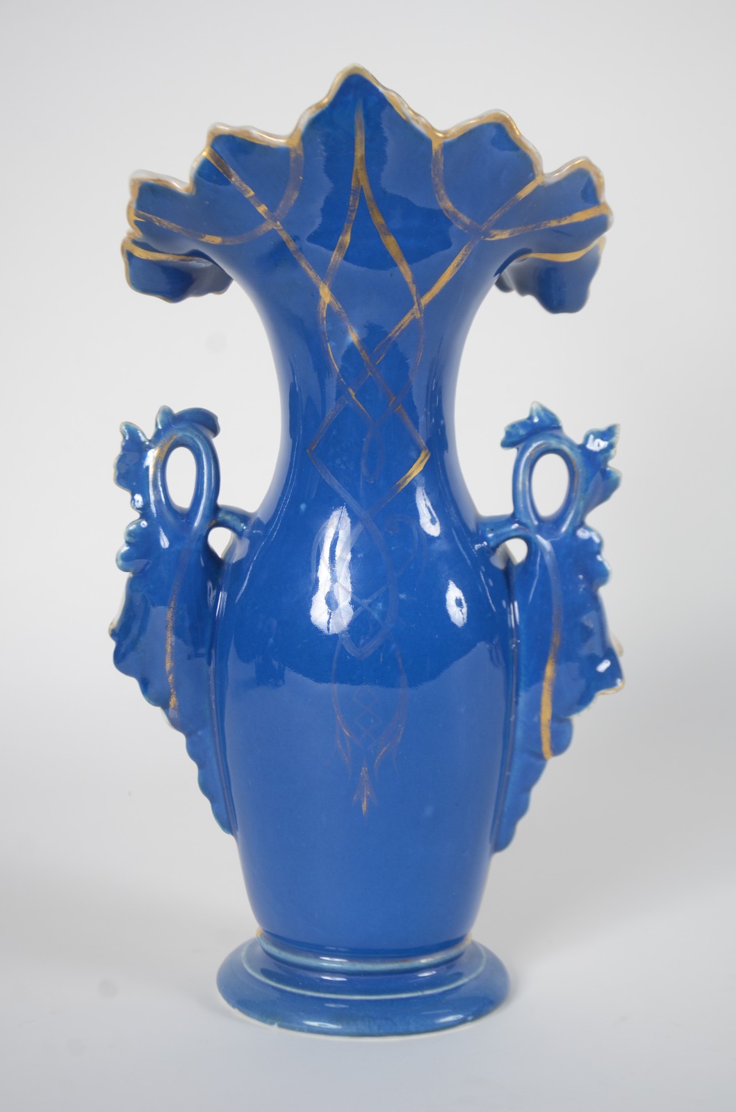 Jarra de porcelana Velho Paris, fundo azul com flores em policromia e... - foto 7 de 9