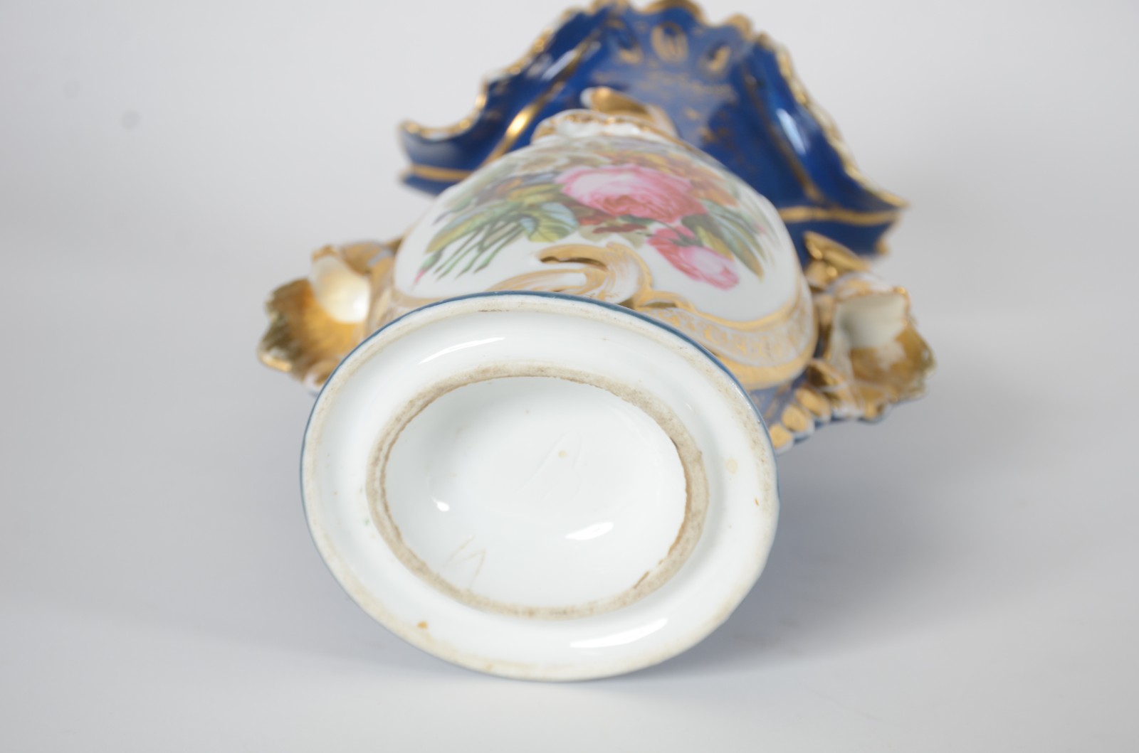 Jarra de porcelana Velho Paris, fundo azul com flores em policromia e... - foto 9 de 9