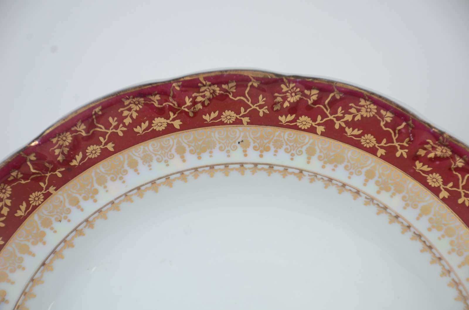 Aparelho de jantar, chá e café de porcelana Schmidt, borda vinho com... - foto 2 de 11