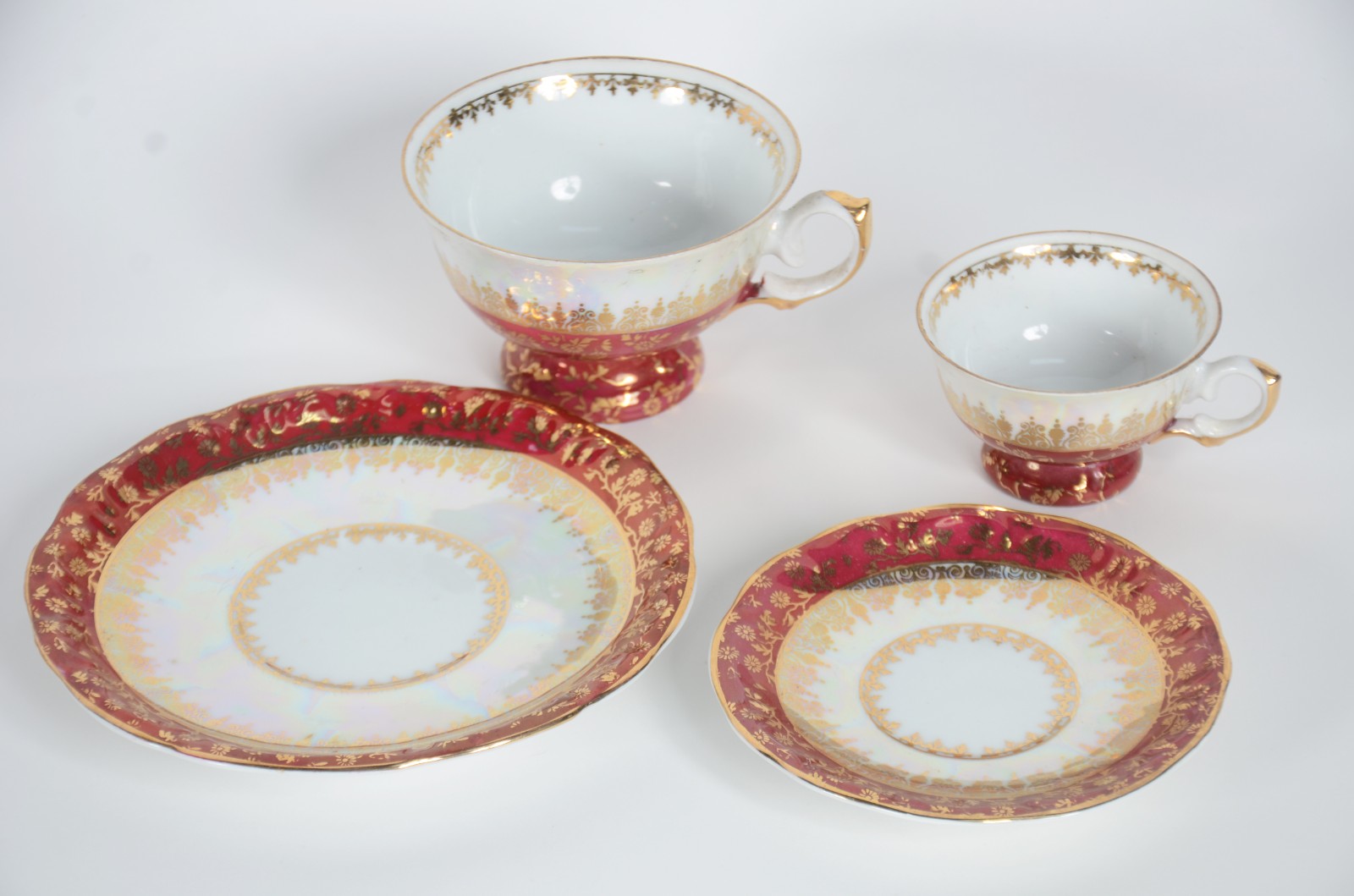 Aparelho de jantar, chá e café de porcelana Schmidt, borda vinho com... - foto 6 de 11