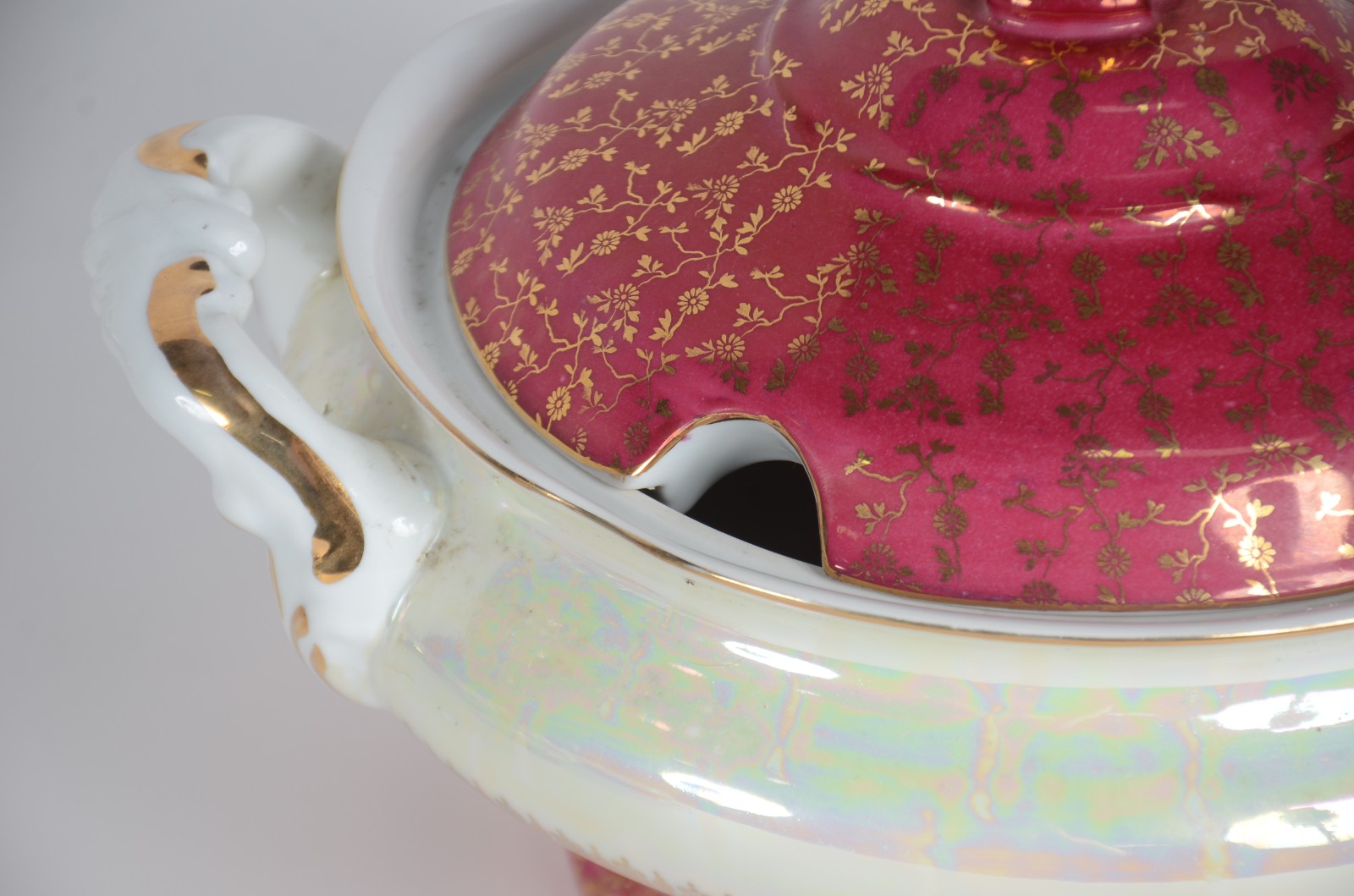 Aparelho de jantar, chá e café de porcelana Schmidt, borda vinho com... - foto 8 de 11
