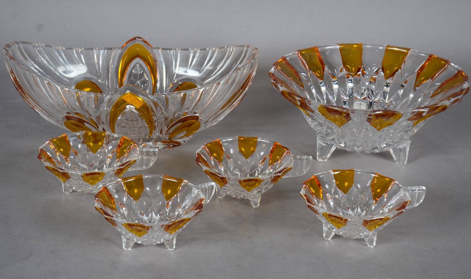 Conjunto com fruteira, bowl e 4 taças de cristal doublé âmbar. - foto 1 de 10