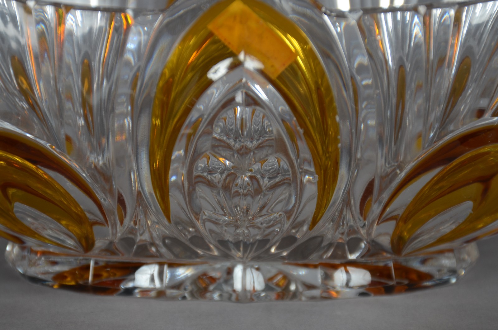 Conjunto com fruteira, bowl e 4 taças de cristal doublé âmbar. - foto 3 de 10