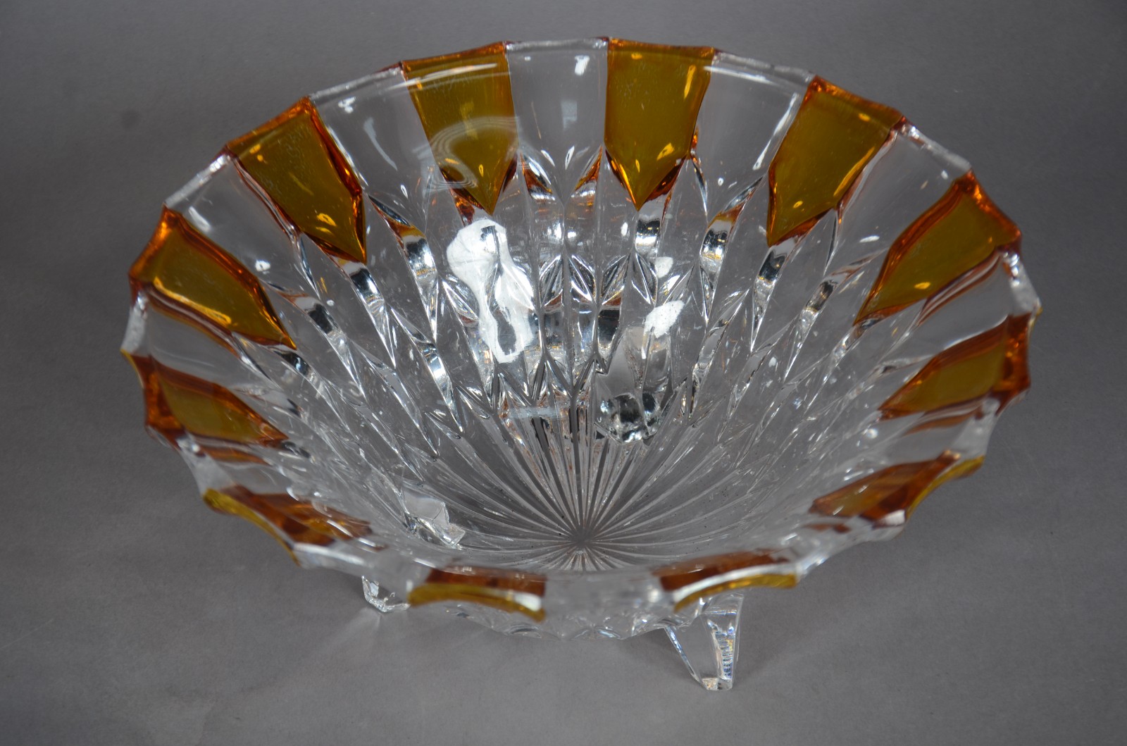 Conjunto com fruteira, bowl e 4 taças de cristal doublé âmbar. - foto 6 de 10