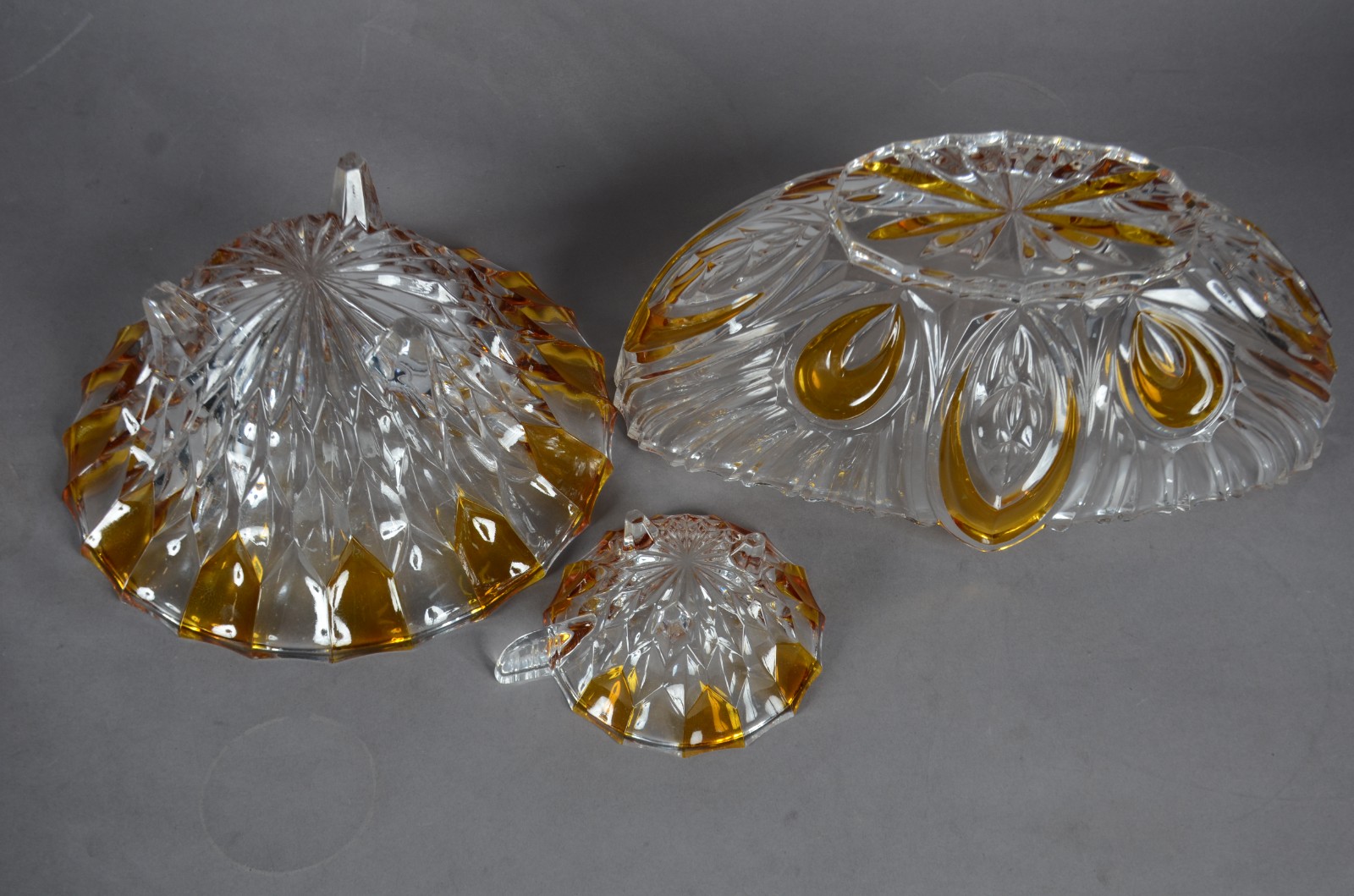 Conjunto com fruteira, bowl e 4 taças de cristal doublé âmbar. - foto 7 de 10