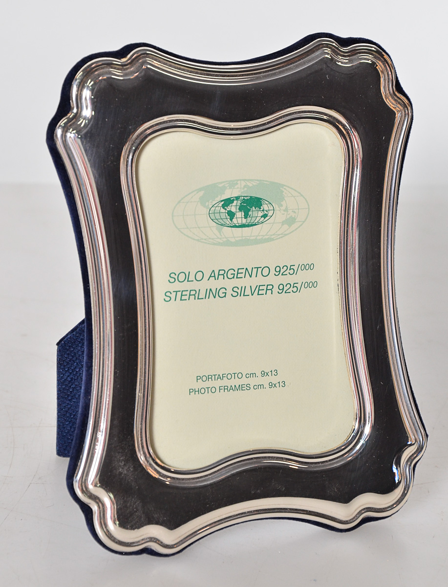 Porta retrato de prata italiana Sterling 925 mls, med.ext.17 x 14 cm.