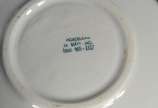 Serviço de jantar de cerâmica Monte Sião azul e... - Serviço de jantar de cerâmica Monte Sião azul e branca, composto de: Saladeira com 10 bowls, jarra, prato grande, 9 pratos de sobremesa, 4 pires...