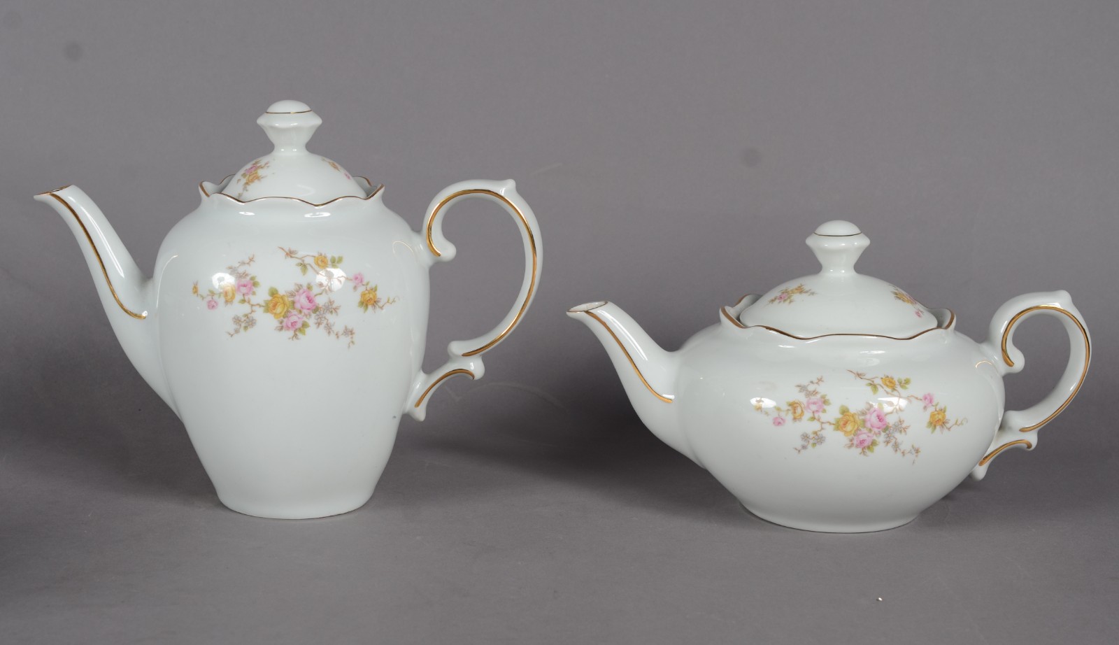 Serviço de chá e café de porcelana Renner, decoração floral em... - foto 4 de 8
