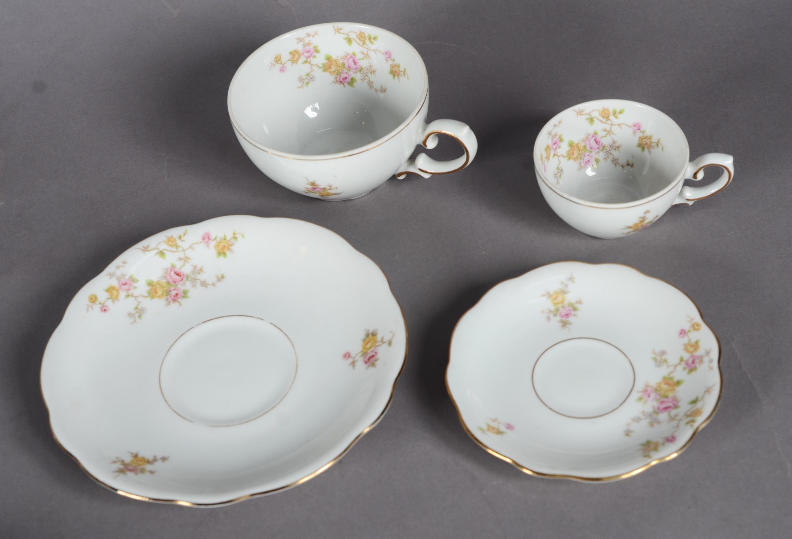 Serviço de chá e café de porcelana Renner, decoração floral em... - foto 6 de 8