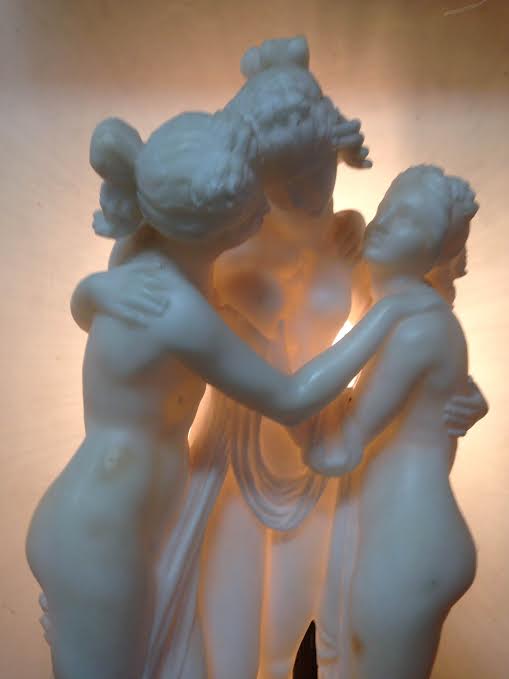 Escultura de alabastro representando "Três Graças". Altura 56... - foto 5 de 5