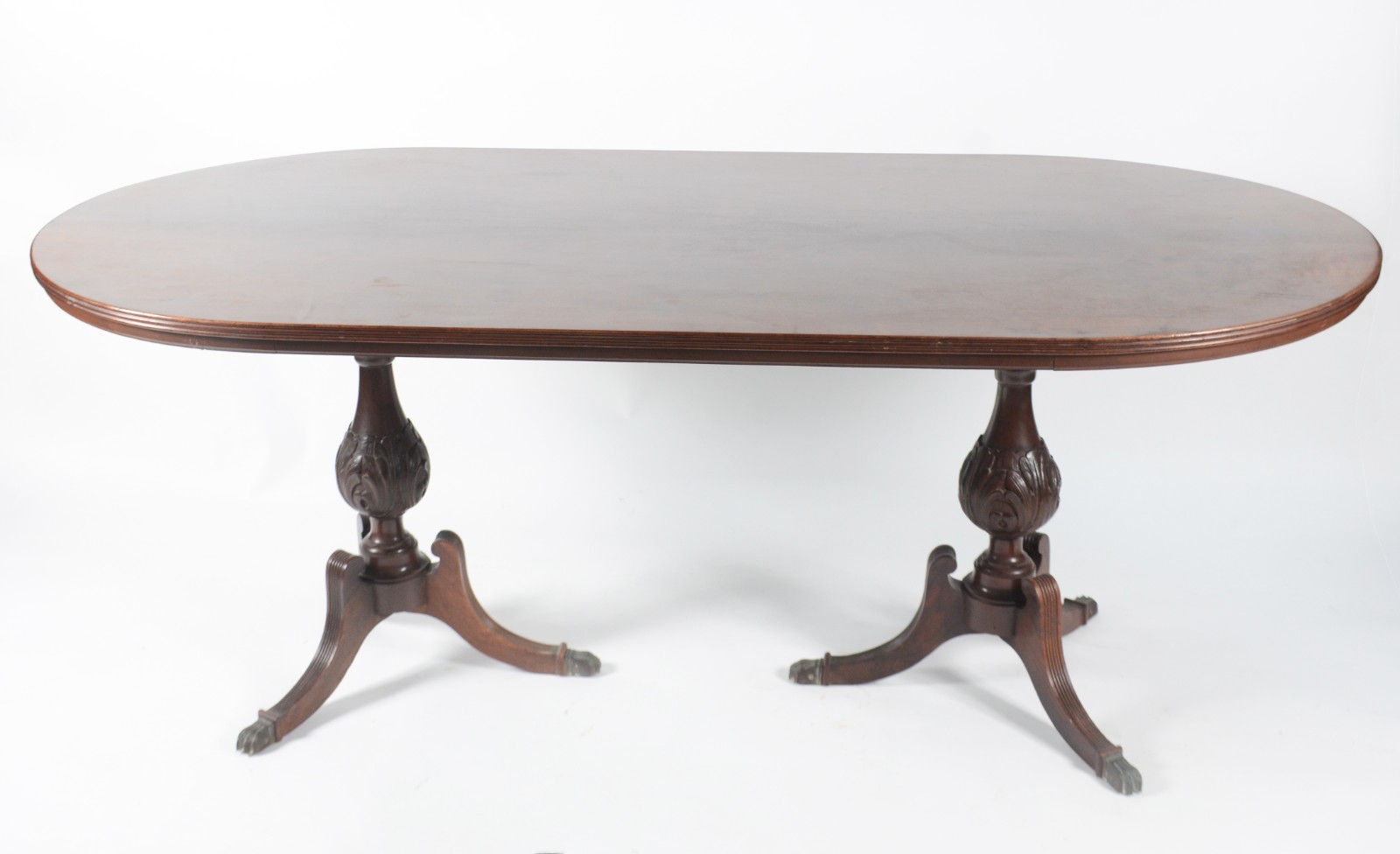 Mesa de jantar de madeira nobre, feitio oval, apoio em duplo... - foto 2 de 8