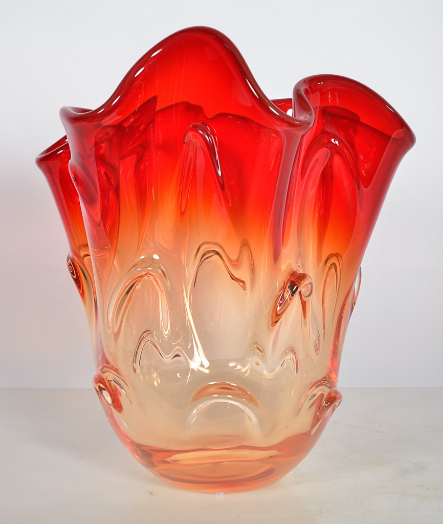 Centro de mesa de murano vermelho mesclado com amarelo, alt.37 cm.