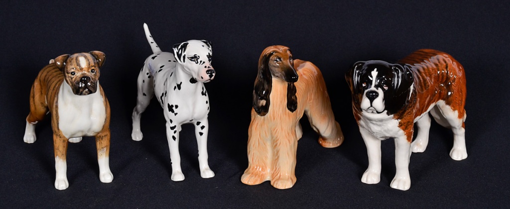 Quatro estatuetas de porcelana inglesa Beswick repres. cachorros...